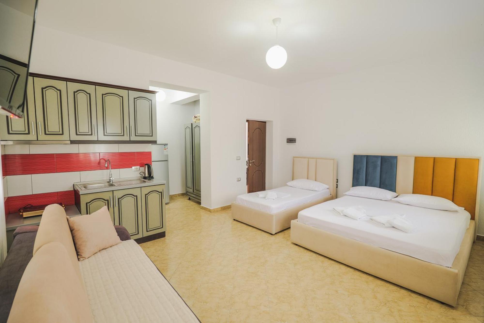 Hotel Renato Ксамил Екстериор снимка