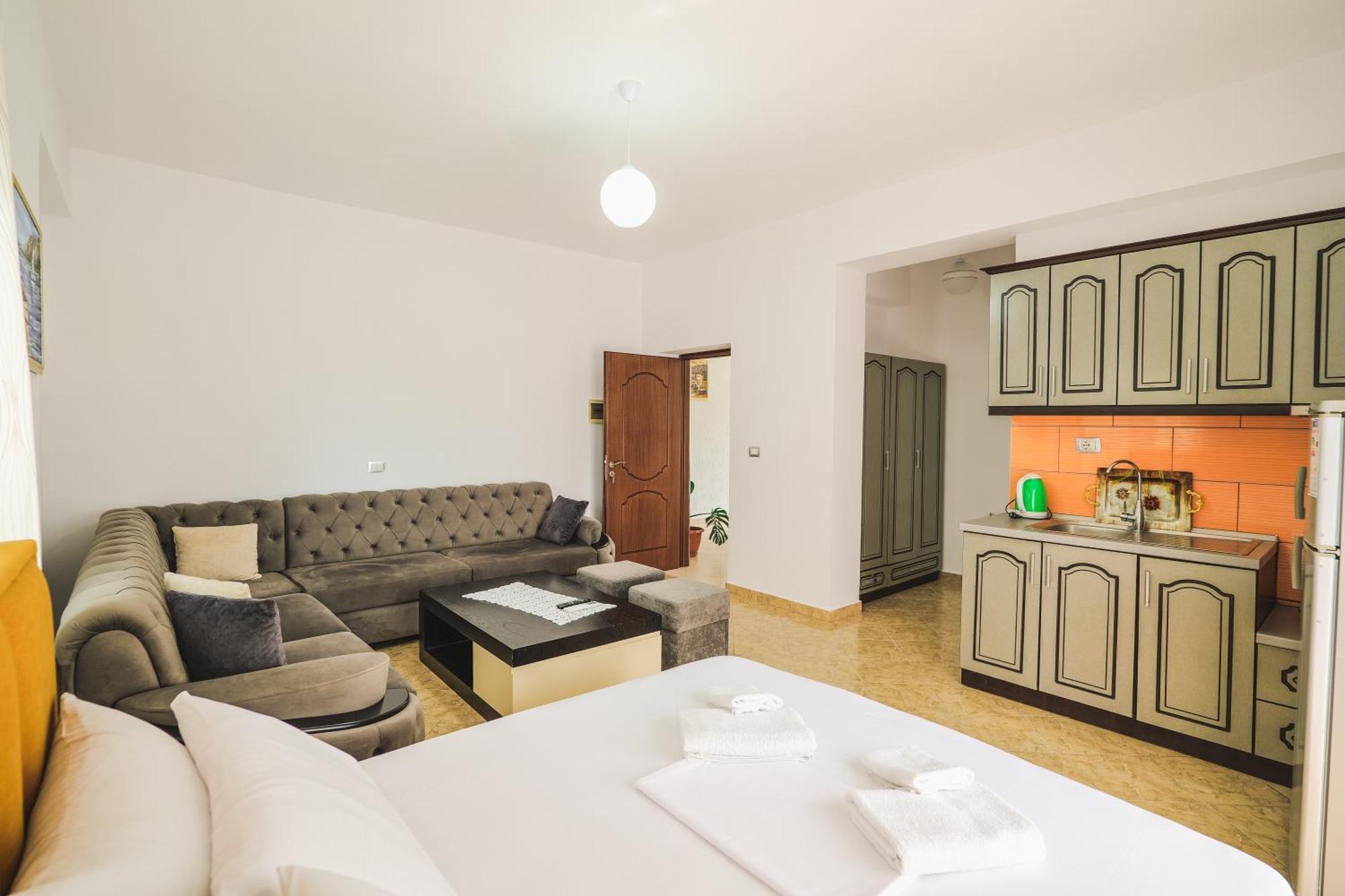 Hotel Renato Ксамил Екстериор снимка