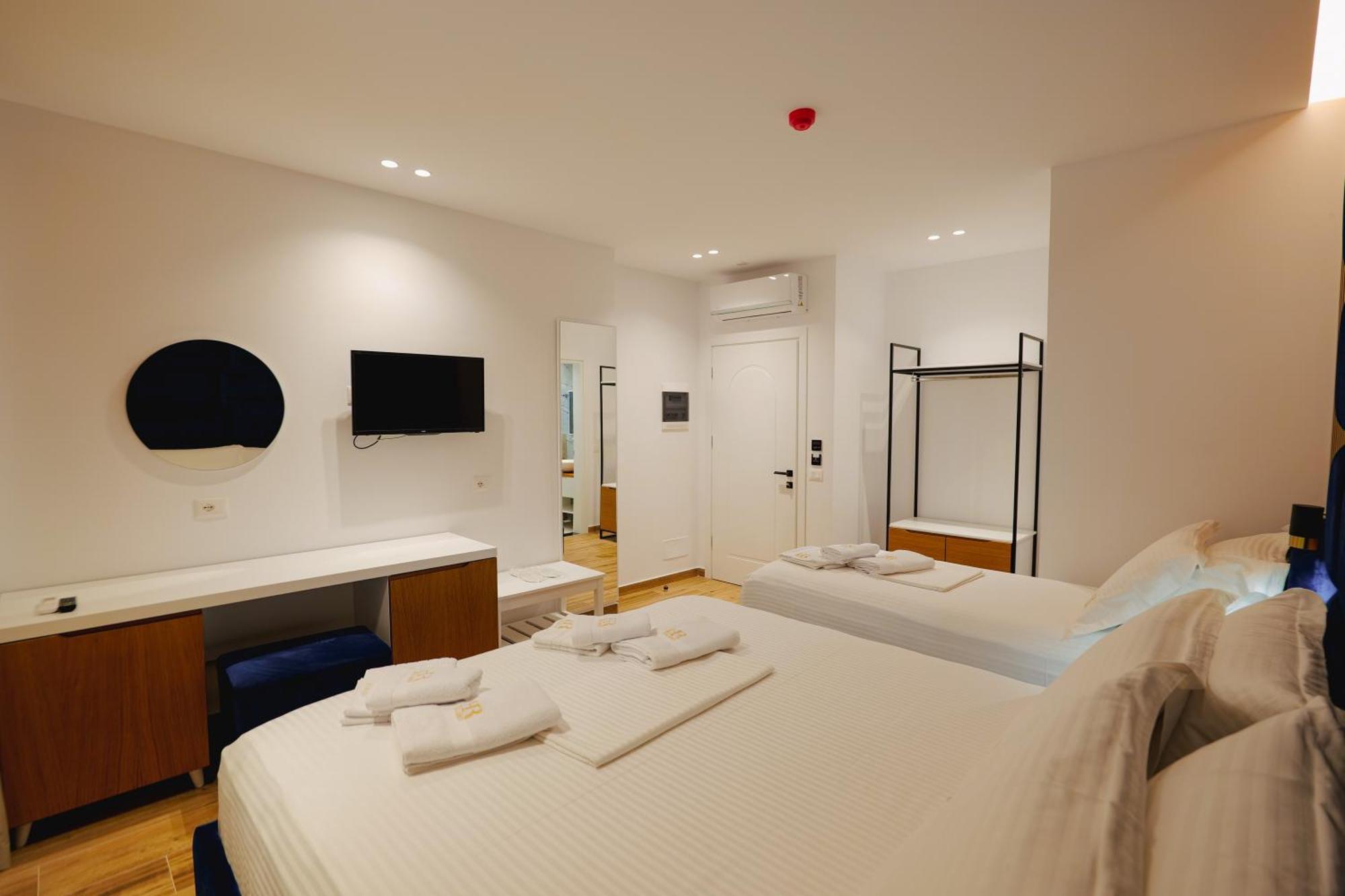 Hotel Renato Ксамил Екстериор снимка