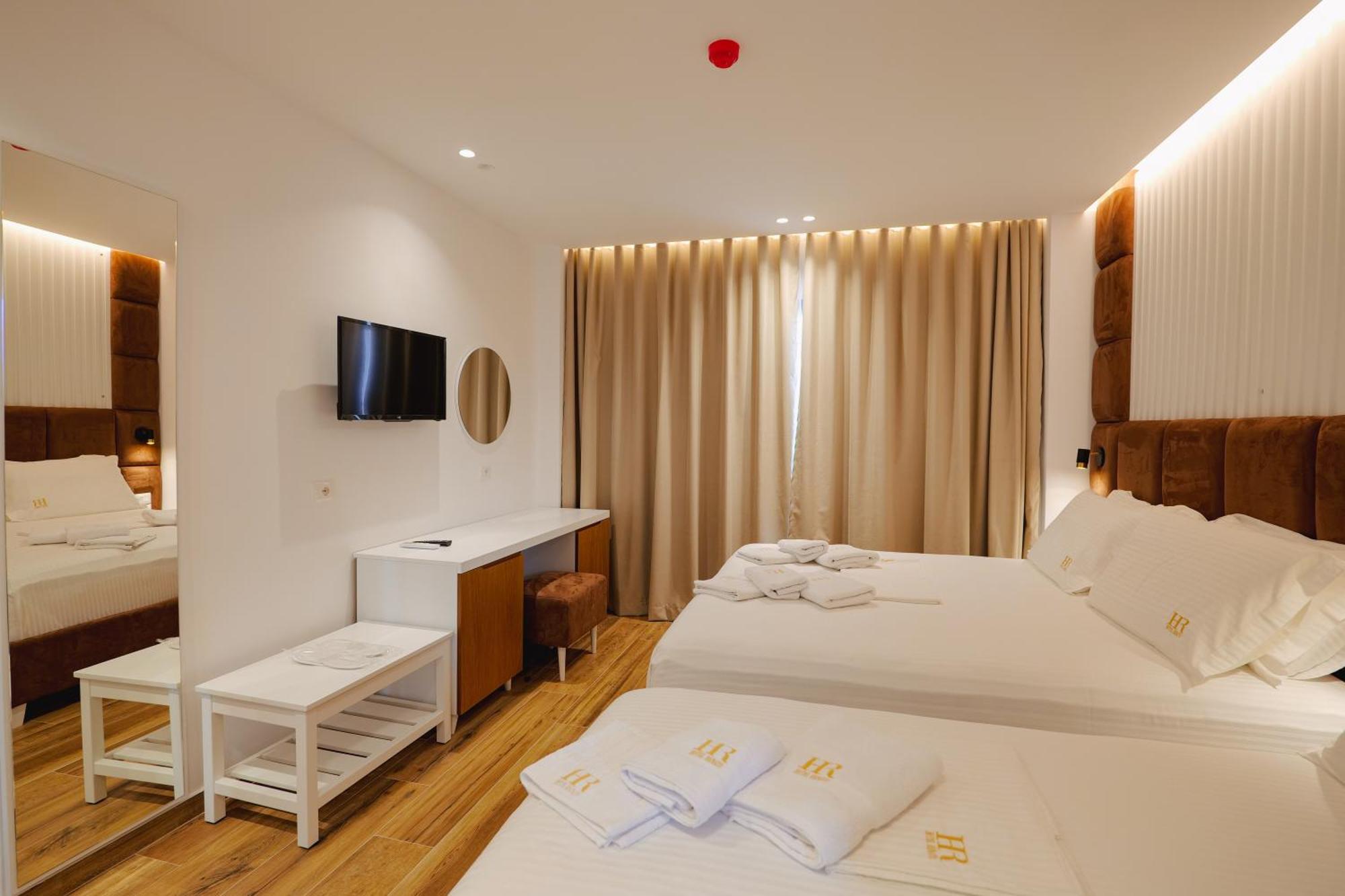 Hotel Renato Ксамил Екстериор снимка